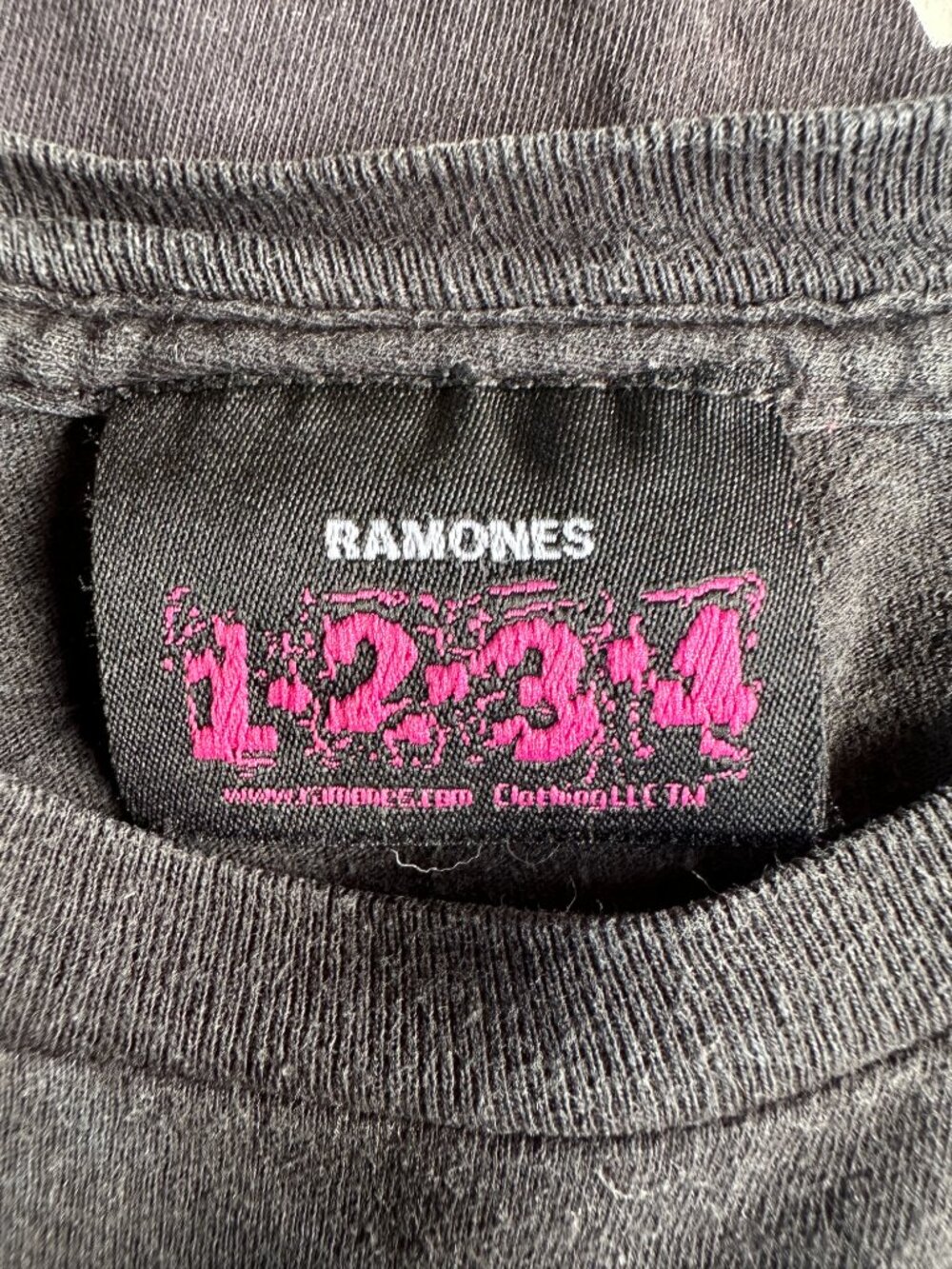 The Ramones 1234 Joey Ramone 2008 Men's Black T Shirt Size Medium Johnny Ramone - Picture 2 of 4
